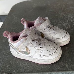 Toddler girl Nike tennis shoes 6c
